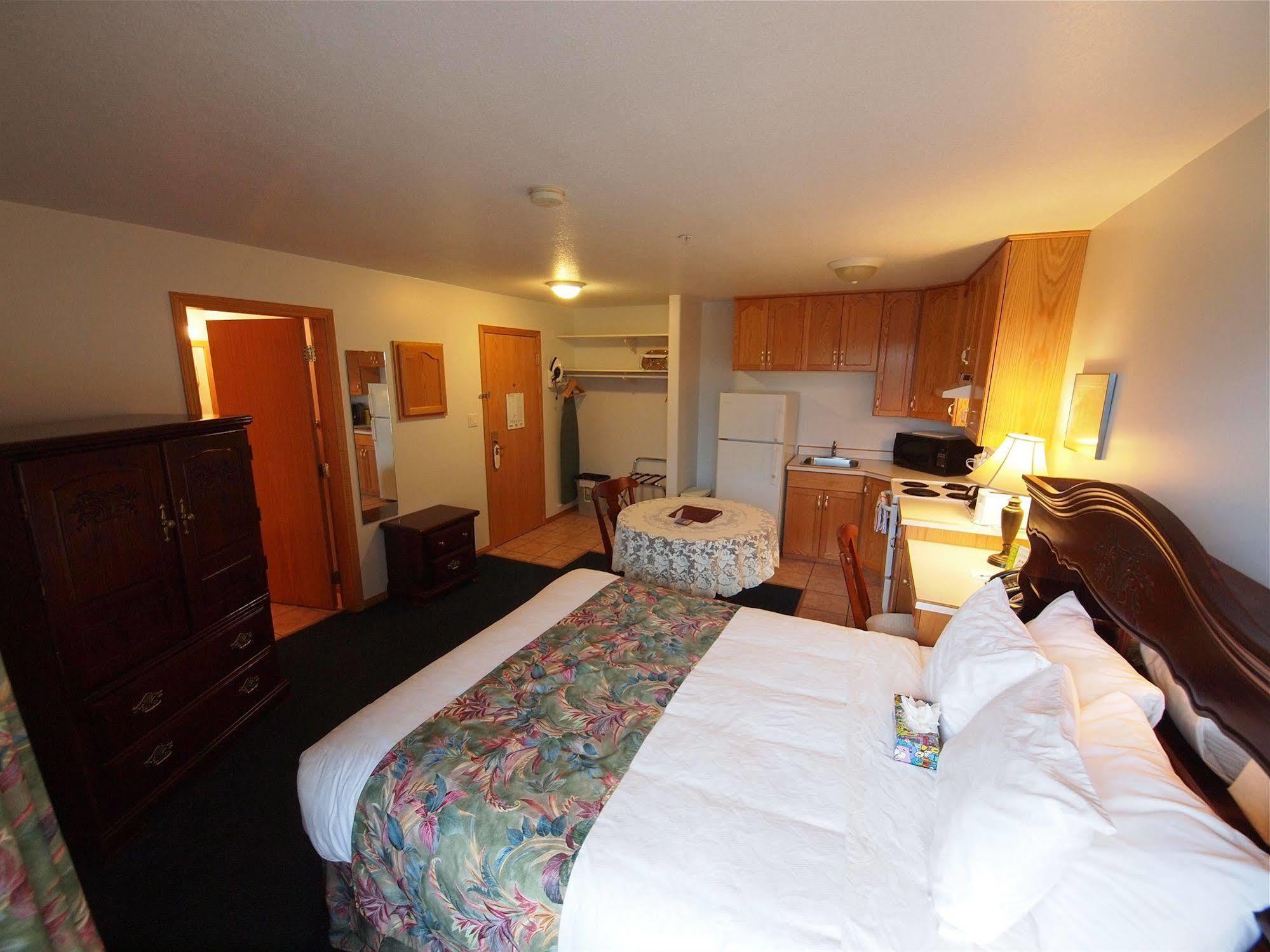 Executive House Suites Hotel & Conference Centre 하이레벨 외부 사진