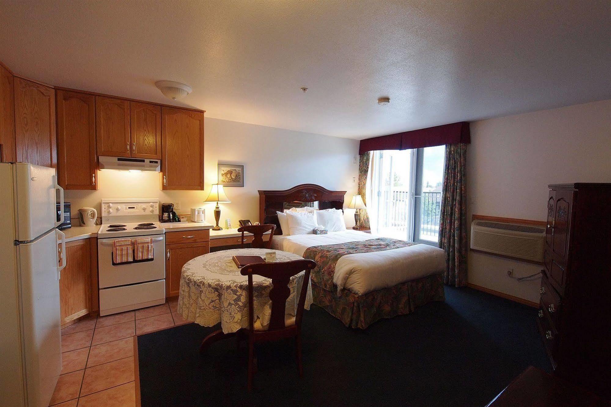 Executive House Suites Hotel & Conference Centre 하이레벨 외부 사진